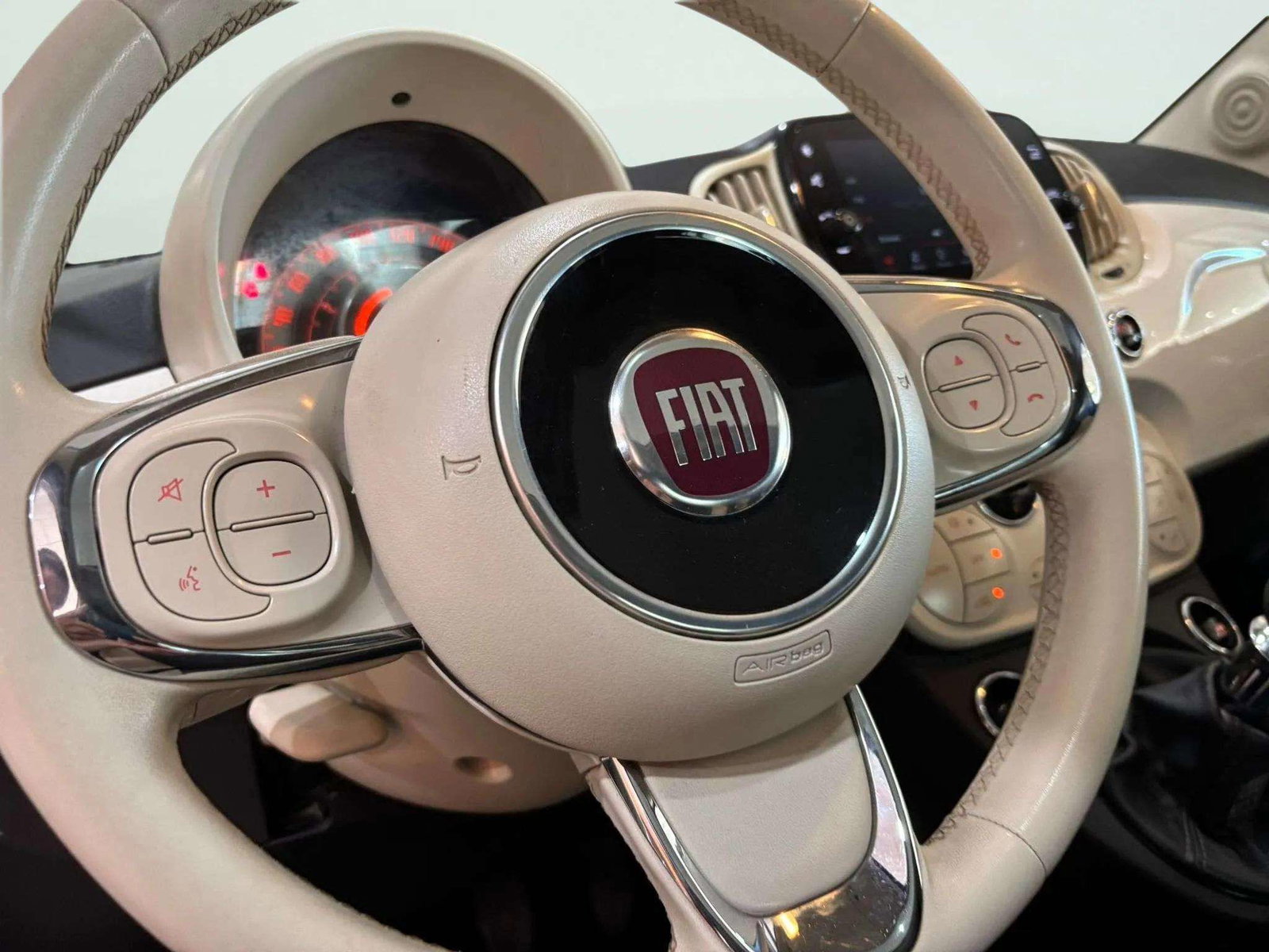 https://cdn-flexicar.caraffinity.it/public_appraisal_images_pro/images/stock/258266/pjGppvtIN6__WhatsApp Image 2026-05-28 at 15.36.40 (4).jpg